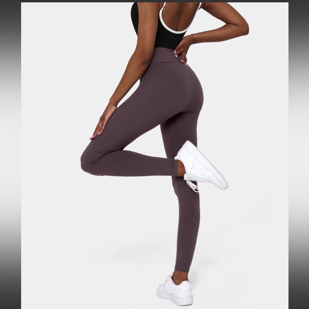 High Waisted Ripped‎ Solid Casual Leggings​ - Picture 2 of 4